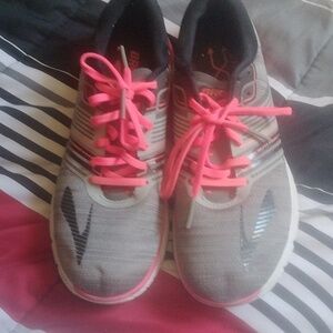 Brooks pure cadence 6 size 10